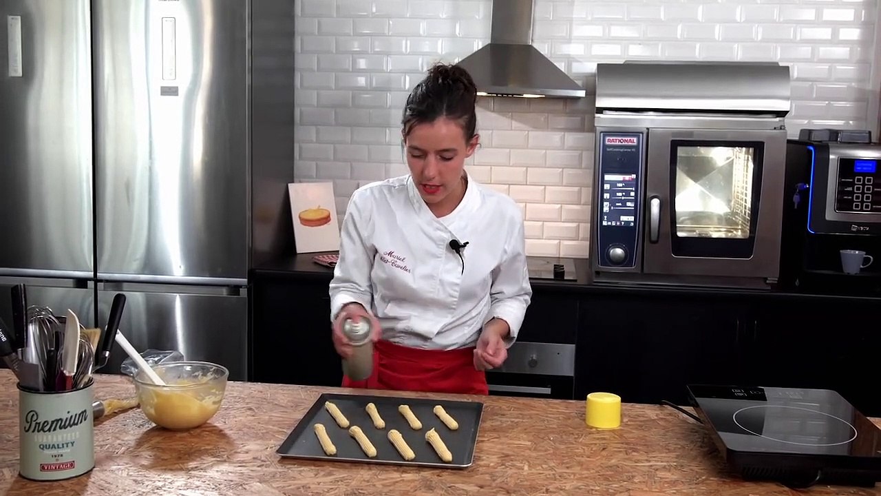 Recette Des Eclairs Au Chocolat Noir // Technique De Glaçage Au Fondant