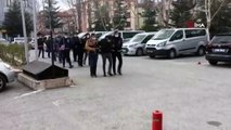 Polis kılığında eve girip 6 parça değerli taşı gasp ettiler