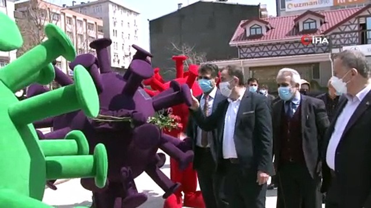 Maskelilere kırmızı gül, maskesizlere kırmızı kart