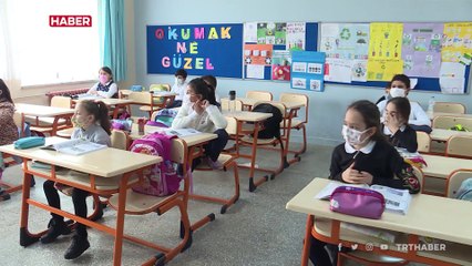 Özel eğitim öğrencisi duru evden sınıfa canlı bağlanıyor