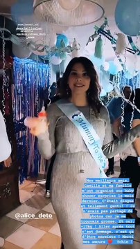 Alice Detollenaere lors d'une babyshower organisée par son chéri Camille Lacourt.