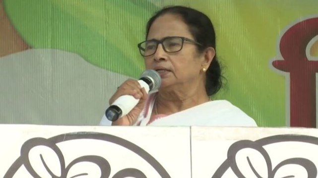 Mamata Banerjee banned from campaigning for 24 hours 
