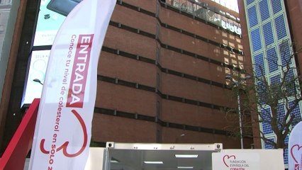 Para recordar el control del colesterol durante la pandemia, la FEC hace pruebas a pie de calle