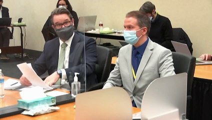 Morte de Floyd sob o joelho de Chauvin está nas mãos dos jurados