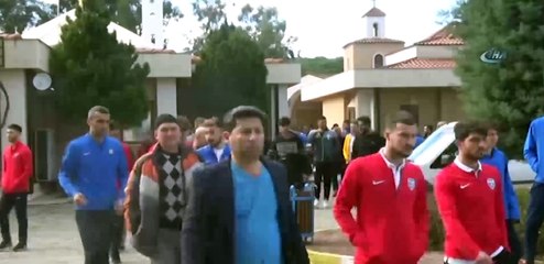 Futbolcular Cuma namazında buluştu