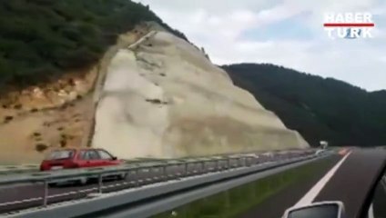 Ters şeritten giden otomobilde 2 kişi yanarak can verdi