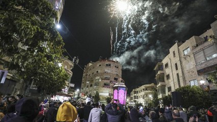 下载视频: فلسطينيون يضيئون فانوس رمضان استقبالا للشهر الكريم