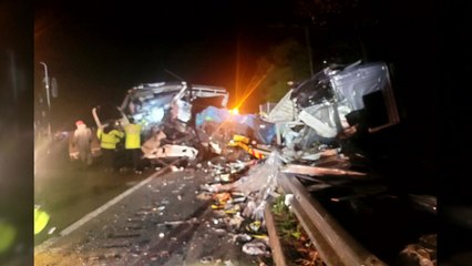 통영대전고속도로서 차량 4대 잇따라 추돌...1명 사망·부상 3명 / YTN