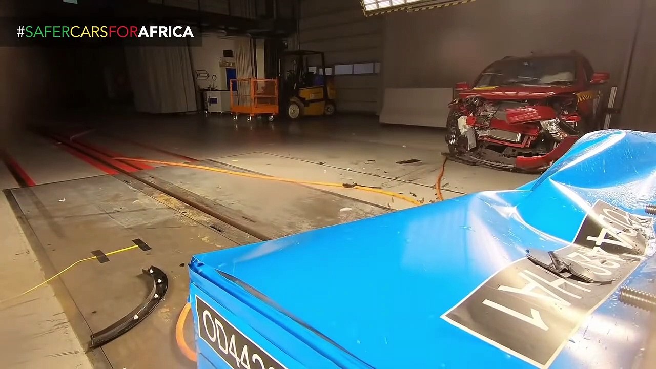 2020 Renault Kwid Car Crash Test ! ! !