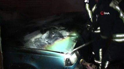 Karaman'da park halindeki otomobil alev alev yandı