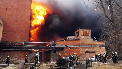 'Fábrica Nevski' destruída pelo fogo em São Petersburgo