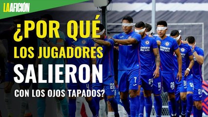 ¿Por qué los jugadores de la liga MX salen con los ojos tapados al campo_