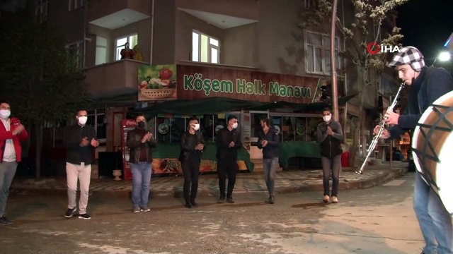 Elazığ’da klarnetli, davullu sosyal mesafeli sahur halayı