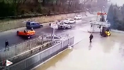 Patron çıldırdı! Araçları böyle yola fırlattı