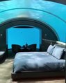 Une chambre d'hôtel sous l'eau aux Maldives