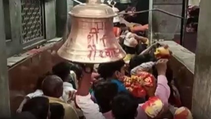 Download Video: Navratri: Crowd of devotees gather at temple for darshan