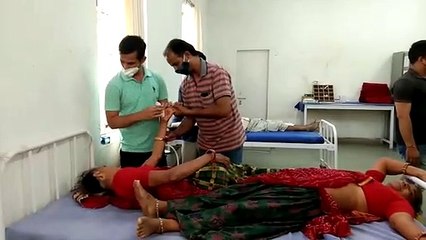 20 गाडिय़ों में आए हमलावर, तीन भाई व उनकी पत्नियों को जमकर पीटा, लगाई आग