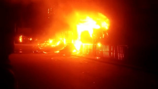 मेला मैदान की लकड़ी मंडी में आग लगने से बीस खोखे जलकर हुए राख