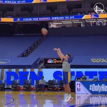 Steph Curry fait 5 sur 5 à 3-points depuis le logo !