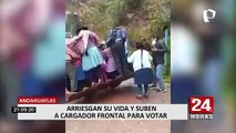 Electores arriesgaron sus vidas subiendo a un tractor para cruzar río y llegar a local de votación