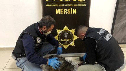 Motor şanzımanına uyuşturucu yerleştirip, kendilerine kargoyla yolladılar