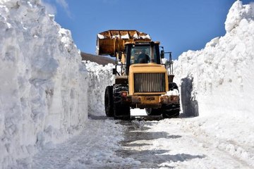 NEMRUT DAĞI'NDA KARLA MÜCADELE