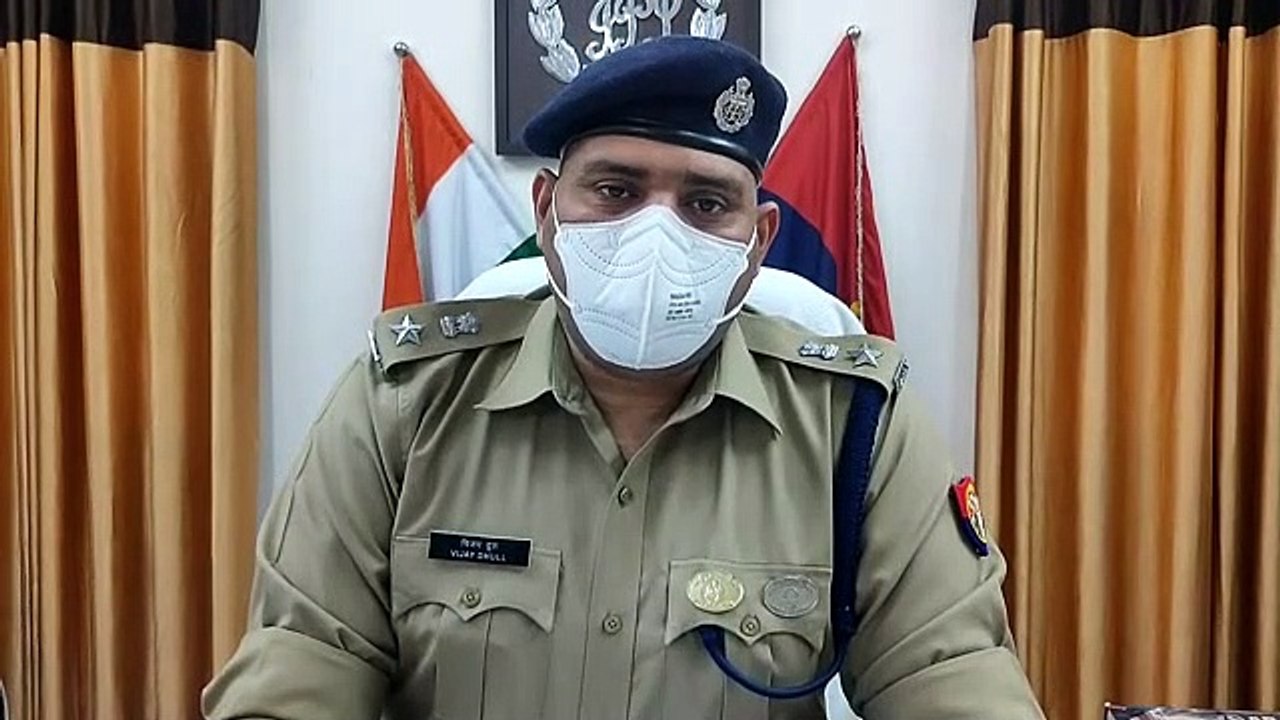 पुलिस मुठभेड़ के दौरान 3 अभियुक्त गिरफ्तार, आधा...