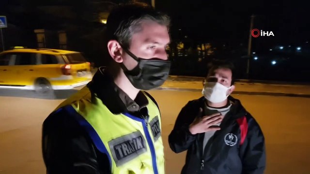 Kısıtlamada alkollü yakalandı, 'kanundan ve polisten kaçış yok' diyerek polis memuruna sarıldı