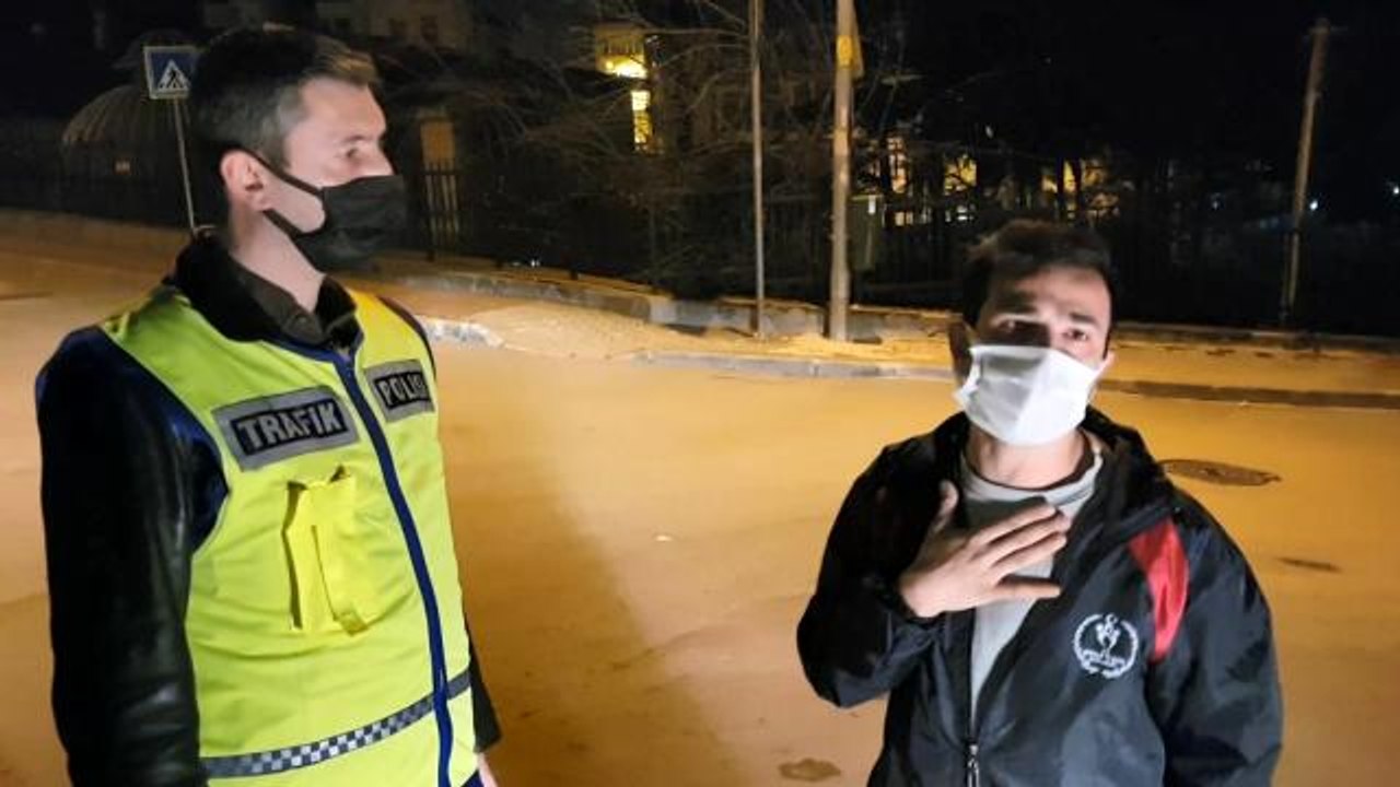 Kısıtlamada alkollü yakalandı, "kanundan ve polisten kaçış yok" diyerek polis memuruna sarıldı