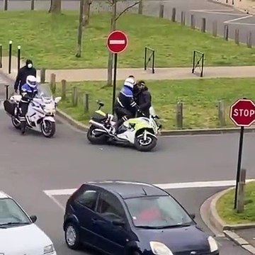 Essonne: Des policiers agressés par plusieurs personnes à Etampes lors d'une intervention - Un policier légèrement blessé et deux suspects ont été interpellés - VIDEO
