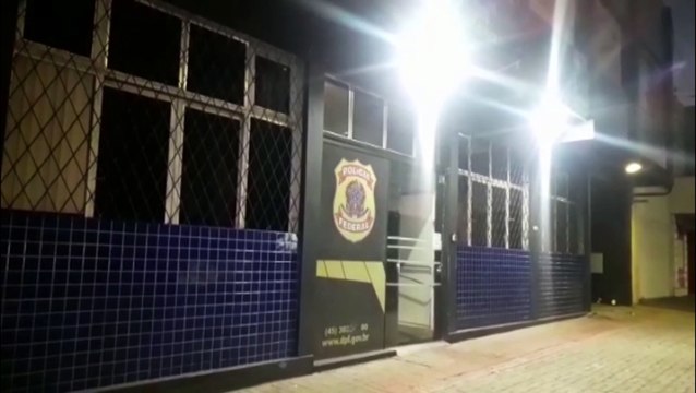 Ação conjunta entre Receita Federal de Cascavel e de Joinville apreende carreta bitrem com quase 800 caixas de cigarros na BR-467