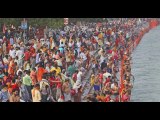 Huge crowds at Hindu festival as India becomes 2nd worst hit country of | OnTrending News