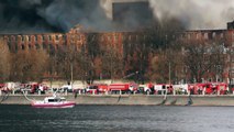 Depuis deux jours une usine historique brûle à Saint Pétersbourg