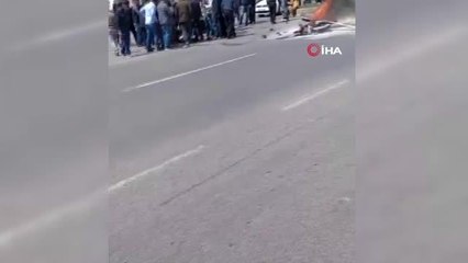 Siverek'te faciaya kıl payı...Kamyon ehliyetsiz motosikletli ile çarpıştı: 4 yaralı