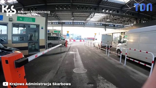 Des policiers polonais découvrent des chatons dans le compartiment à bagages d'un bus