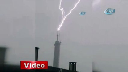 Çamlıca'daki TV kulesine yıldırım düşme anı kamerada