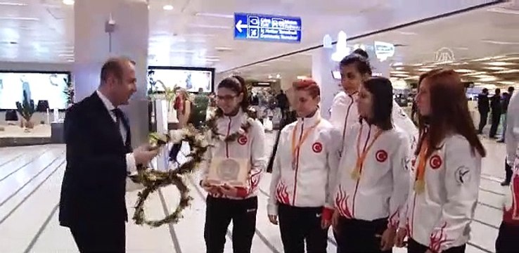 Özel sporcular Türkiye'ye geri döndü