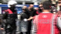 Taksim’de İranlı turist ile seyyar satıcılar birbirine girdi
