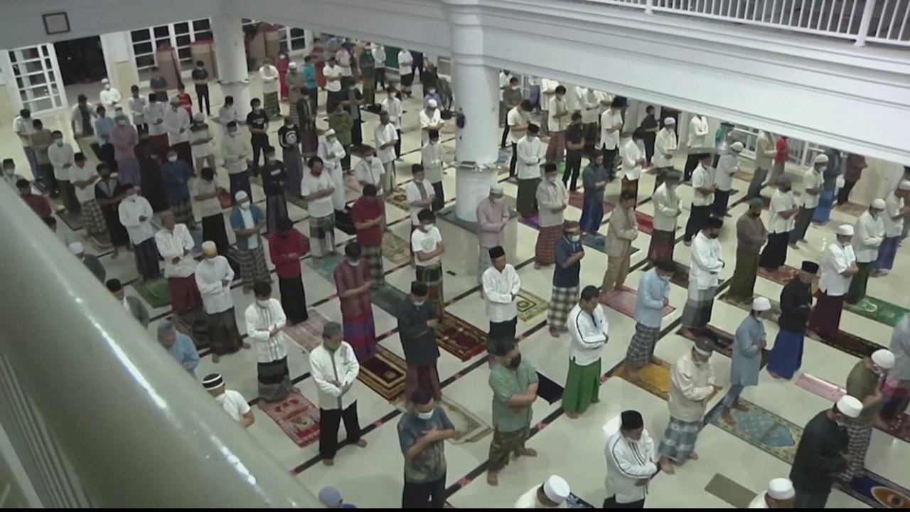 Malaysia, Indonesia ease COVID-19 restrictions for Ramadan