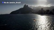 Kite surfers enjoy rare, ideal wind conditions in Rio de Janeiro