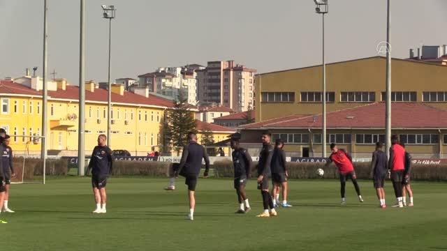 Kayserispor Teknik Direktörü Hamza Hamzaoğlu, geleceğe umutla bakıyor