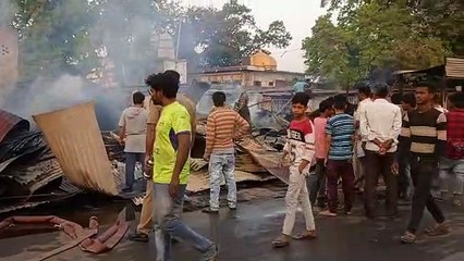 मेला मैदान चौराहे पर लगी भीषण आग