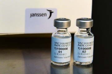 Recomiendan pausar vacuna de J&J por temor a coágulos | El Diario en 90 segundos