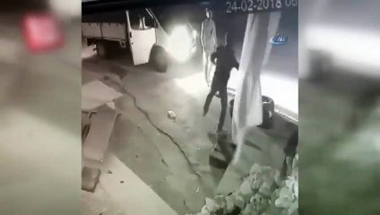 Türk bayrağına alçak saldırı