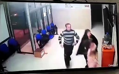 Un docteur sauve un bébé qui s’étouffe (Palestine) - héros du jour