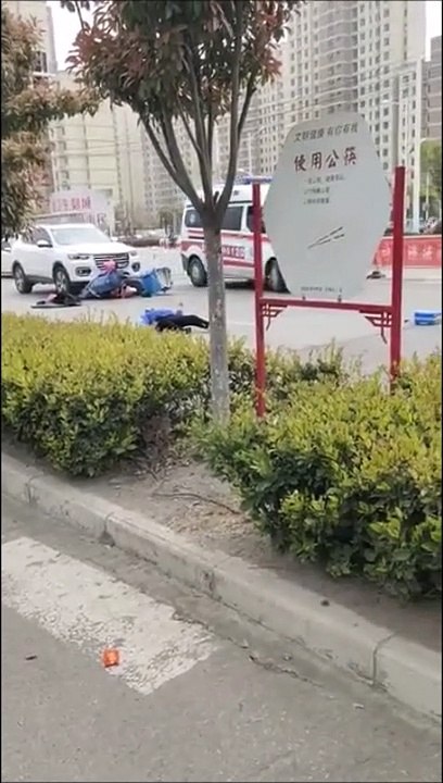 Quand l'ambulance roule sur le blessé... Pas de chance