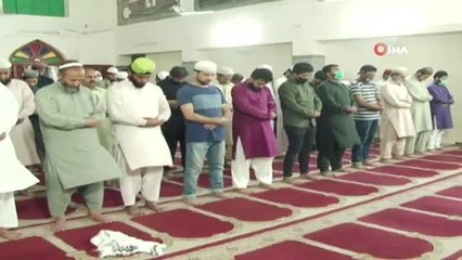 - Pakistan'da ilk teravih kılındı