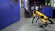 Boston Dynamics'in robotu kapı açmaya başladı