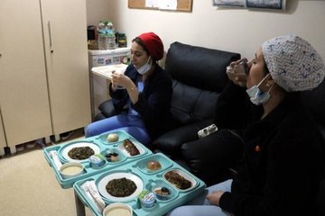 EDİRNE'DE, SAĞLIK ÇALIŞANLARI GÖREV BAŞINDA İFTAR YAPTI