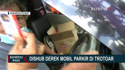 Parkir Di Pinggir Jalan, Pengendara Mobil Berusaha Kabur saat Akan Diderek Petugas Dishub!